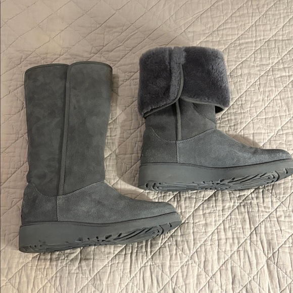 UGG Kara Treadlite Gray Suede Boots. Water Resistant. Wear up or cuffed. Sz 9. - Picture 4 of 13